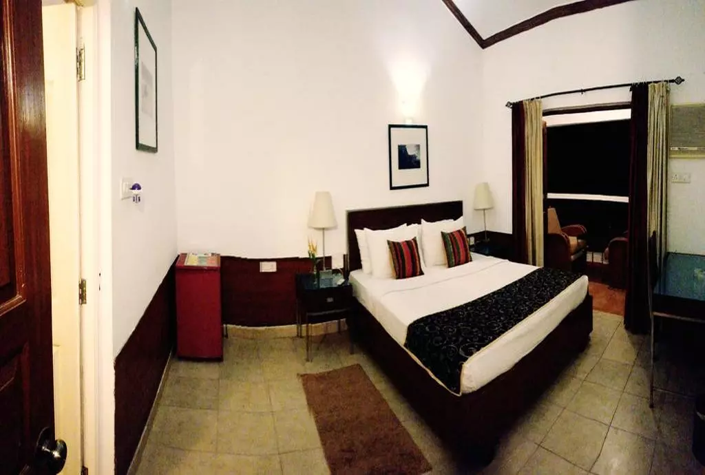 hotel camelot beach sea view goa_shabavizparvaz_03.jpg